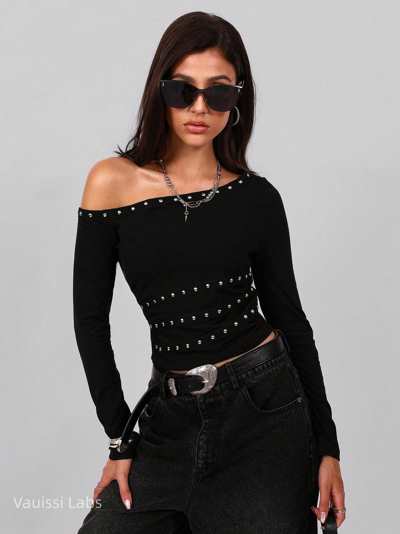 【Vauissi Lab】cool girl fashion lady off-shoulder, rivet-decorated long sleeves T-shirt