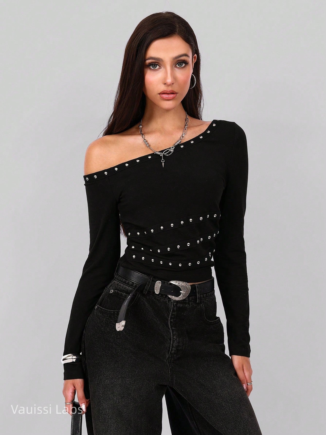 【Vauissi Lab】cool girl fashion lady off-shoulder, rivet-decorated long sleeves T-shirt